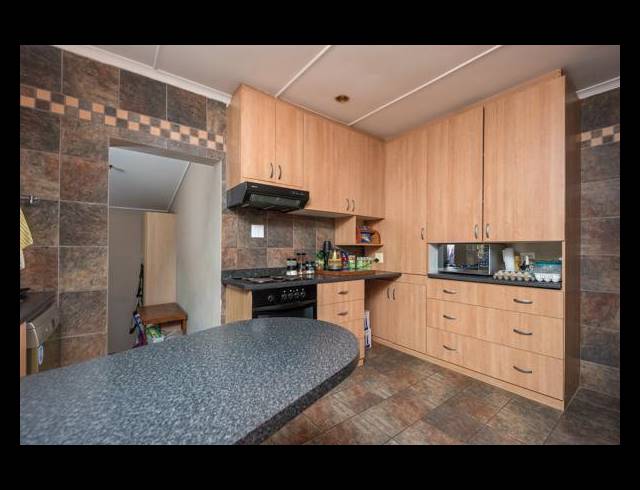 5 BEDROOM HOUSE FOR SALE IN DENNE-OORD